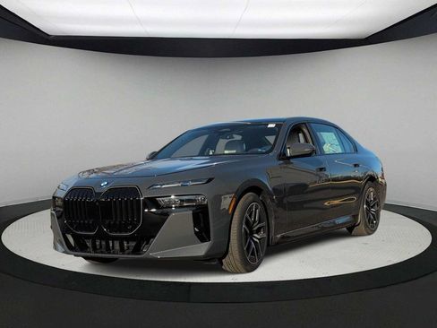 Used 2026 BMW 750e xDrive w/ Executive Package AWD/4WD image 4
