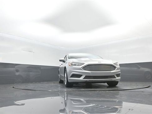 Used 2018 Ford Fusion SE w/ Fusion SE Technology Package image 27