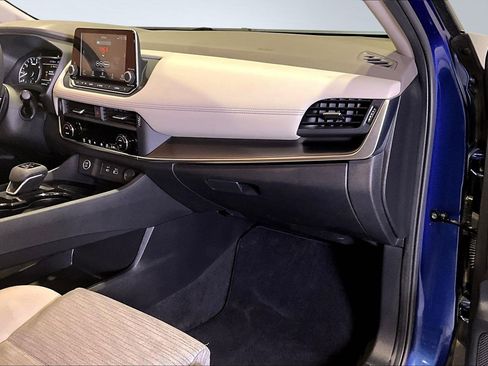 Used 2023 Nissan Rogue SV image 25