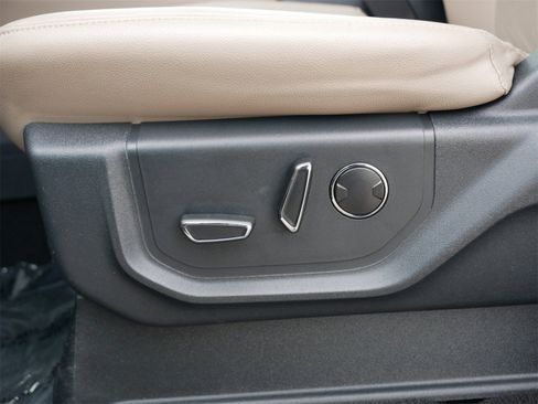 Used 2024 Ford Expedition Limited image 28