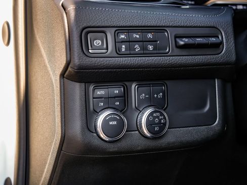 Used 2024 GMC Yukon XL Denali AWD/4WD image 31