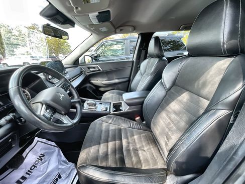 Used 2023 Mitsubishi Outlander SE image 19