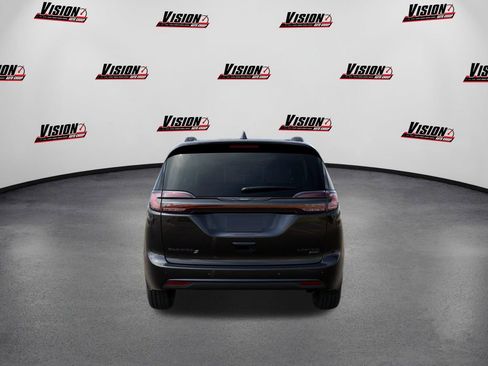 New 2026 Chrysler Pacifica Limited w/ S Appearance Package image 7