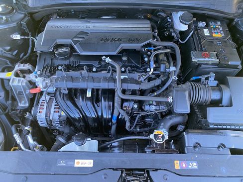 Used 2023 Hyundai Elantra SE w/ Preferred Accessory Package FWD image 28