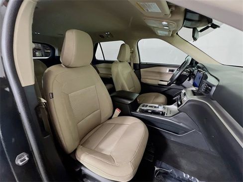 Used 2022 Ford Explorer XLT image 24