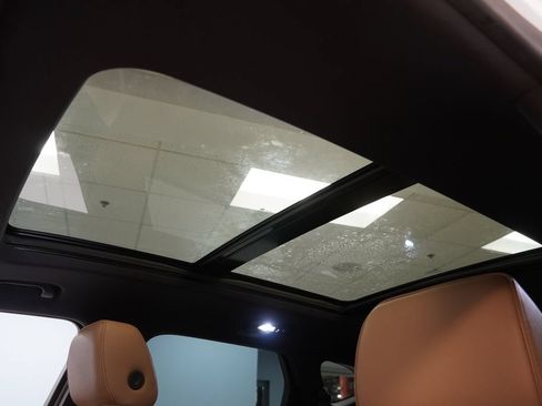 Used 2019 Chevrolet Blazer Premier w/ Sun and Wheels Package FWD image 4