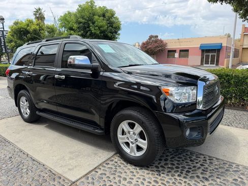 Used 2016 Toyota Sequoia SR5 w/ Premium Package RWD image 3