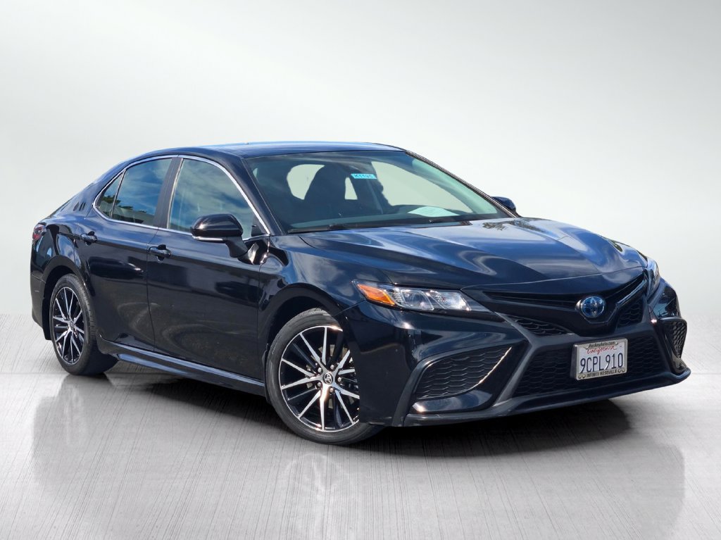 Used 2022 Toyota Camry SE w/ Cold Weather Package FWD image 1