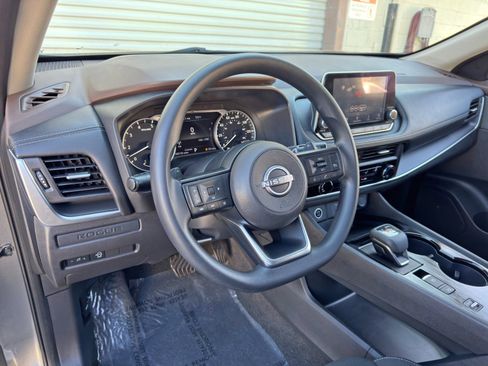Used 2023 Nissan Rogue S FWD image 12