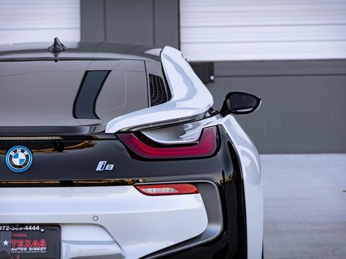 Used 2017 BMW i8 image 10