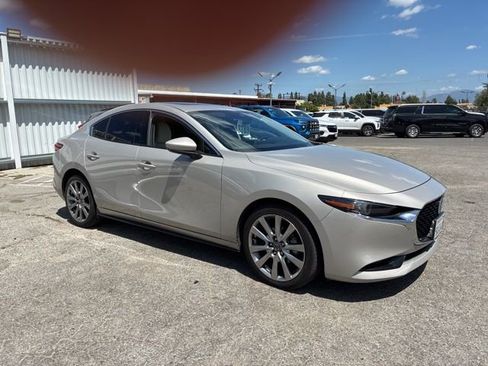 Used 2022 MAZDA MAZDA3 s FWD image 2