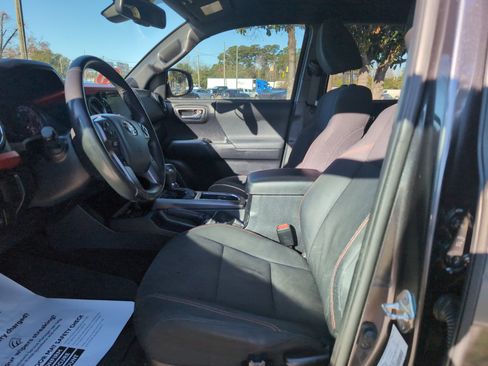 Certified 2019 Toyota Tacoma TRD Sport image 16