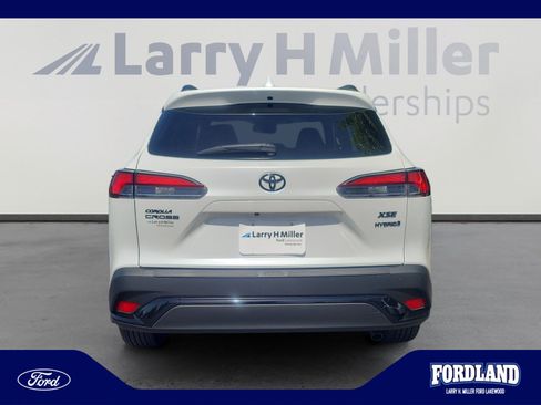 Used 2023 Toyota Corolla Cross AWD Hybrid w/ Convenience Package image 4