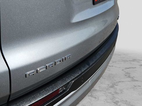 Used 2025 GMC Acadia Elevation image 11