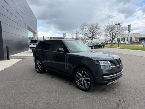 Used 2024 Land Rover Range Rover SE image 4