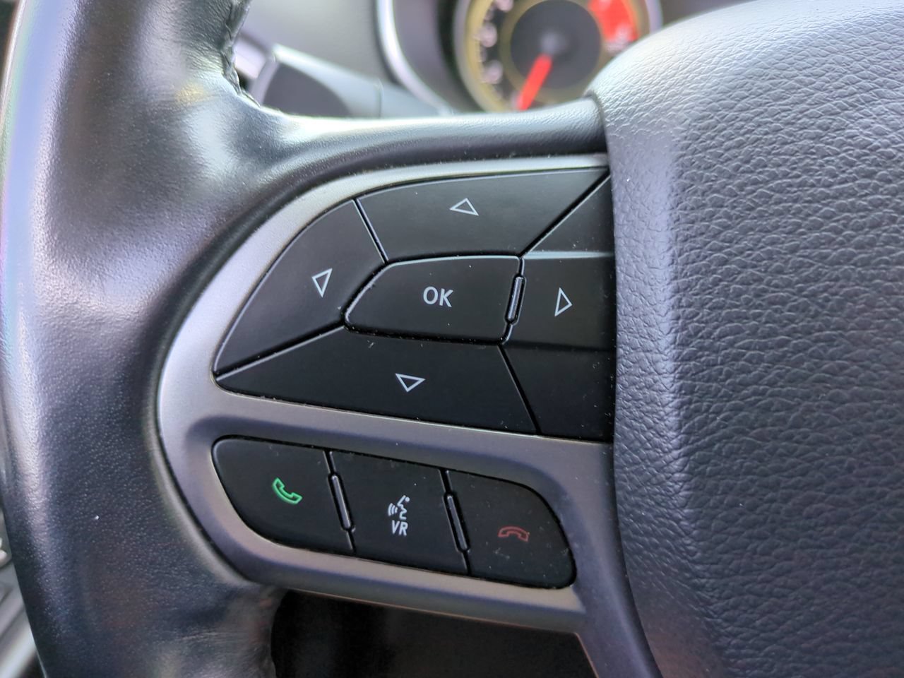 Used 2021 Jeep Cherokee Latitude Lux w/ Comfort/Convenience Group FWD image 23