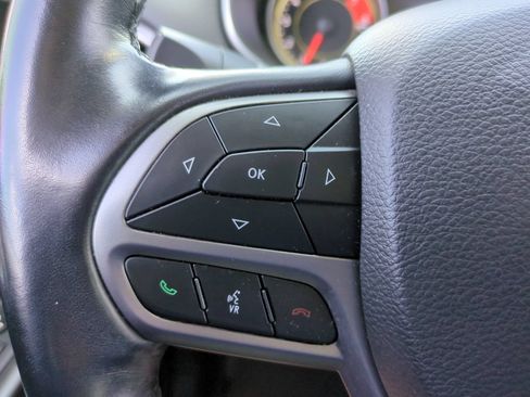 Used 2021 Jeep Cherokee Latitude Lux w/ Comfort/Convenience Group FWD image 23