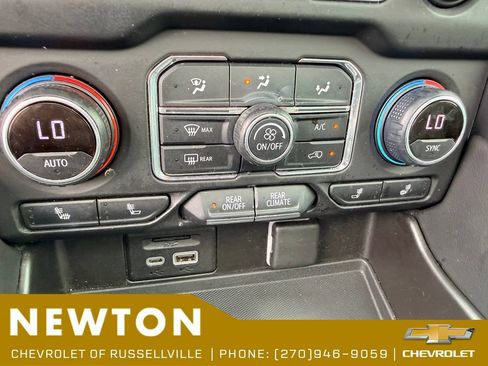Used 2021 Chevrolet Tahoe Z71 w/ Luxury Package AWD/4WD image 14