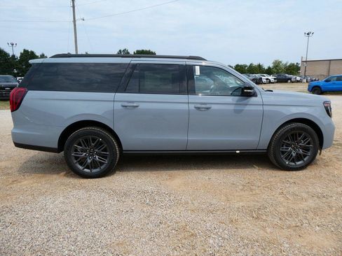 New 2027 Ford Expedition Max Platinum w/ Stealth Appearance Package AWD/4WD image 2