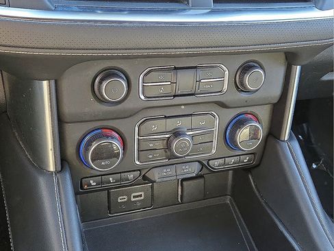 Used 2023 Chevrolet Suburban Premier image 30