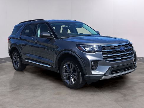 Certified 2025 Ford Explorer Active w/ Active Comfort Package AWD/4WD image 1