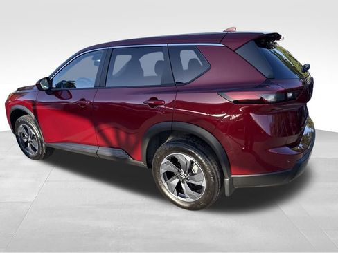 Used 2024 Nissan Rogue SV image 5