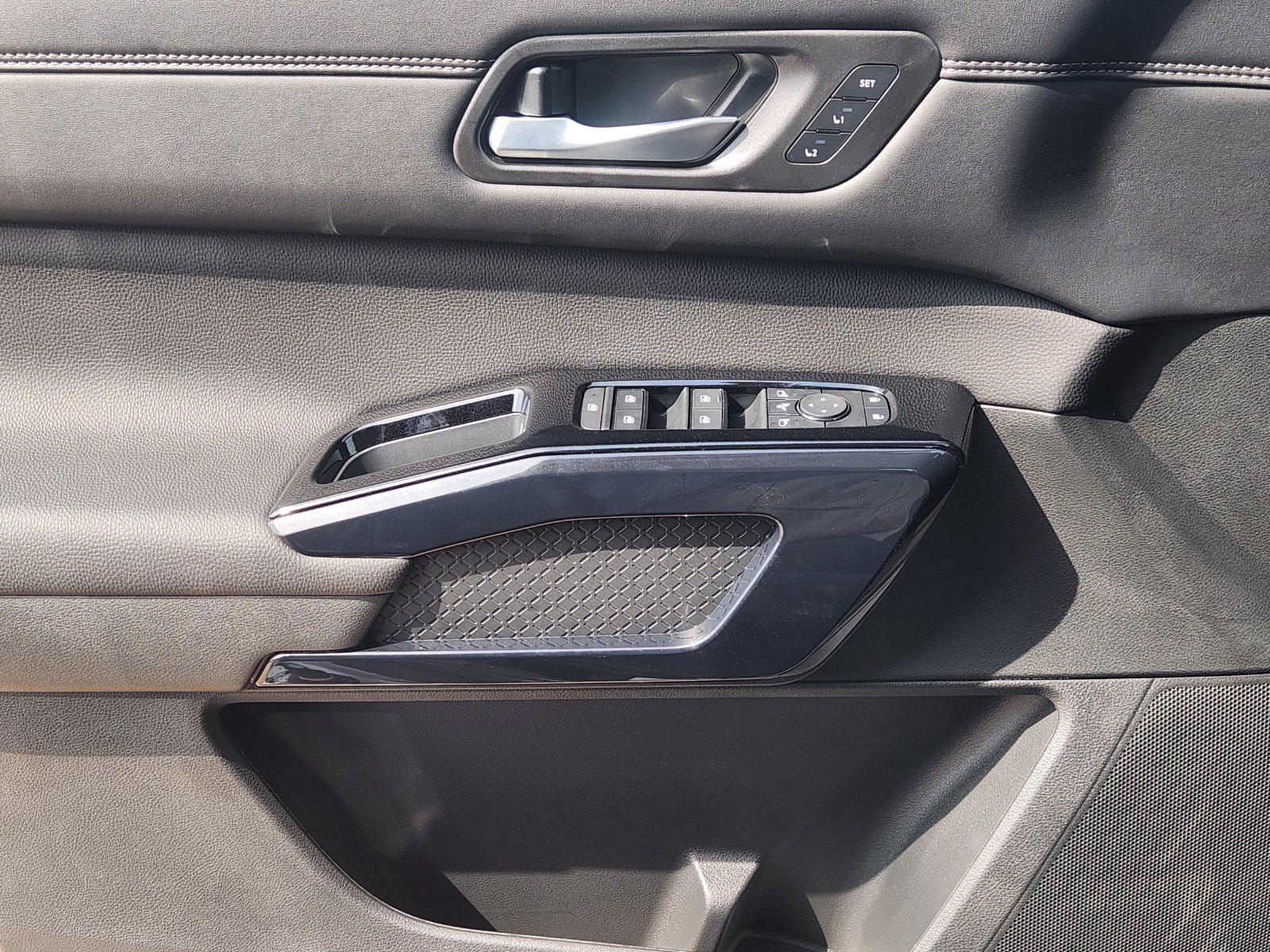 New 2026 Nissan Pathfinder Platinum FWD image 21