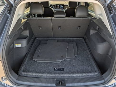 Used 2025 Volkswagen Tiguan SE FWD image 27