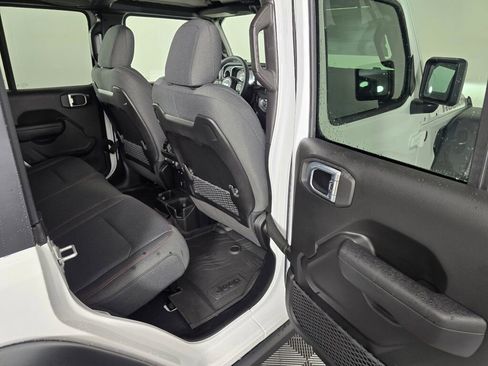 New 2026 Jeep Wrangler Unlimited Rubicon w/ Steel Bumper Group image 32