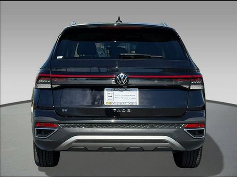 Used 2025 Volkswagen Taos SE image 5