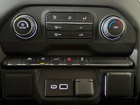 Used 2023 Chevrolet Silverado 1500 Custom image 14