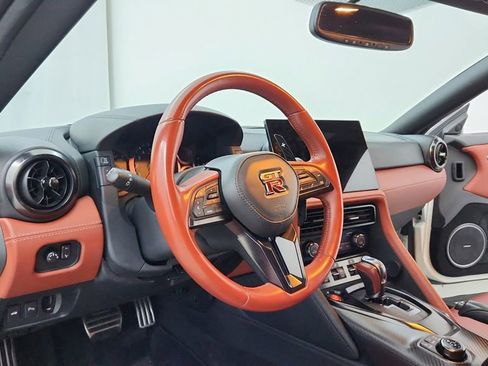 Used 2017 Nissan GT-R Premium w/ Premium Interior Package image 13