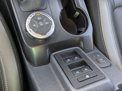 Used 2025 Ford Bronco Outer Banks AWD/4WD image 14