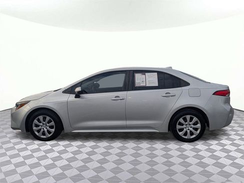 Used 2021 Toyota Corolla LE image 5
