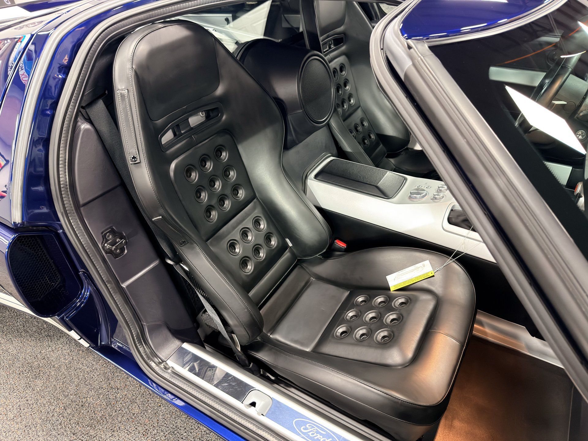 Used 2006 Ford GT RWD image 27
