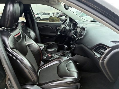 Used 2020 Jeep Cherokee Trailhawk w/ Cold Weather Group image 16