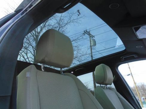 Used 2023 Land Rover Discovery Sport SE image 15