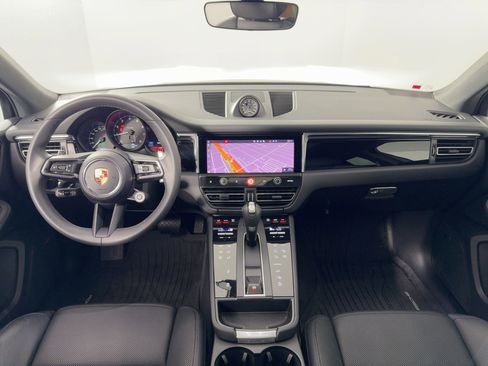 Certified 2025 Porsche Macan image 16