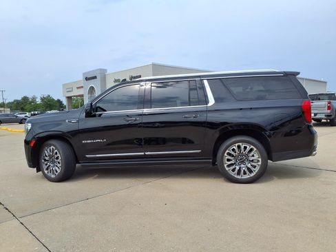 Used 2023 GMC Yukon XL Denali Ultimate AWD/4WD image 41