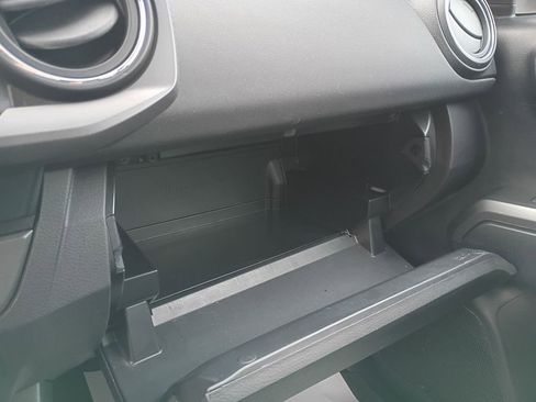 Used 2021 Toyota Tacoma TRD Off-Road image 17