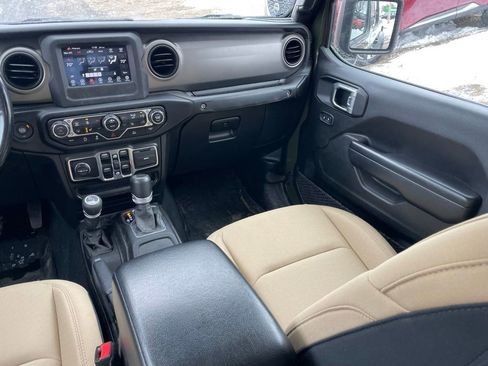 Used 2021 Jeep Gladiator Sport image 10