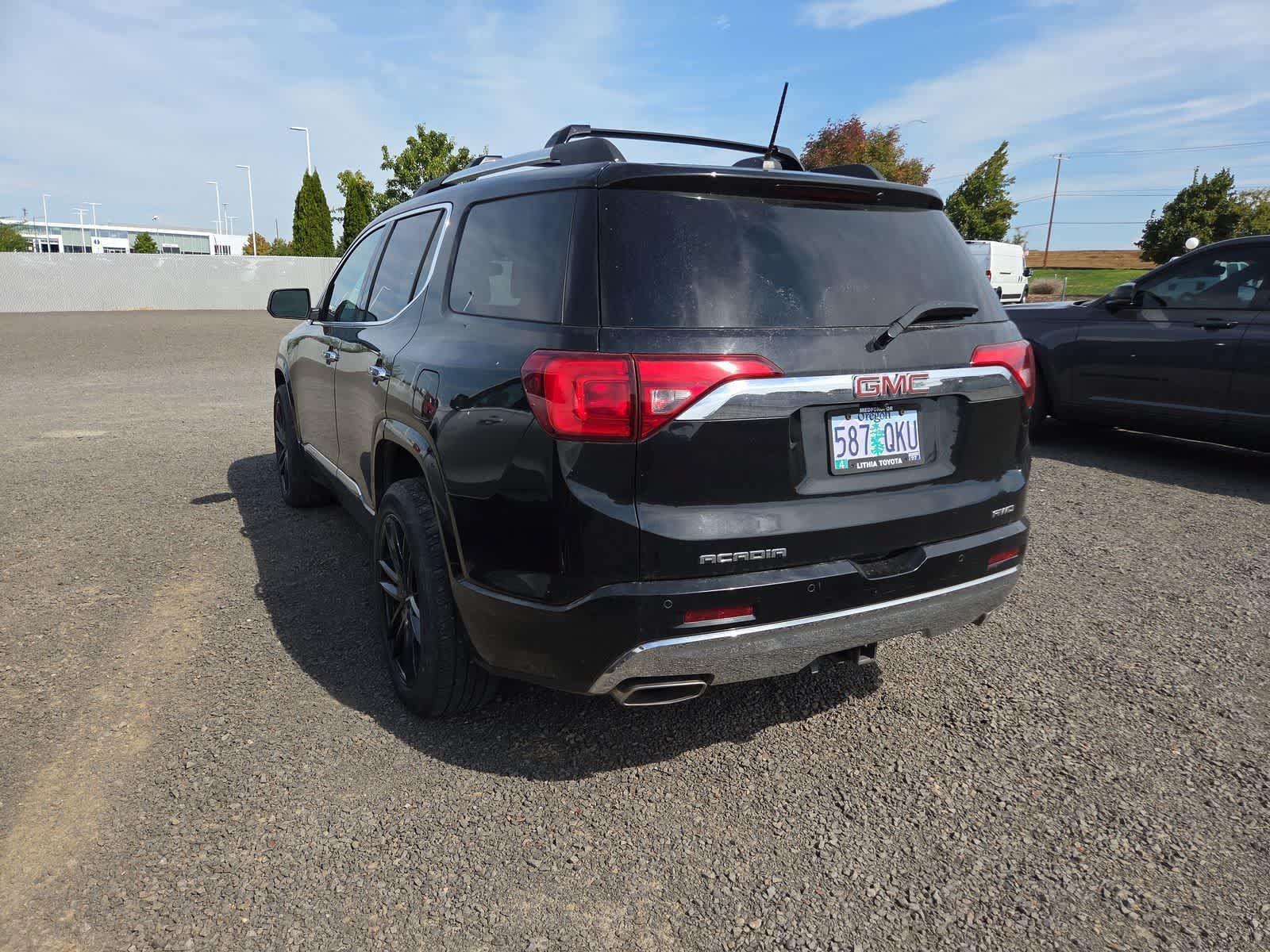 Used 2017 GMC Acadia Denali w/ Technology Package AWD/4WD image 3