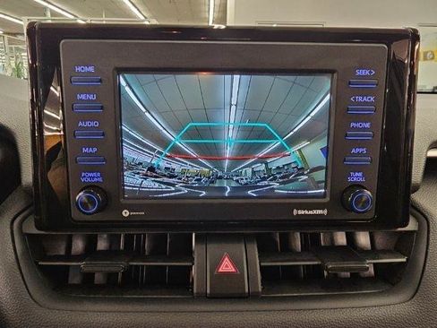 Used 2021 Toyota RAV4 LE AWD/4WD image 17