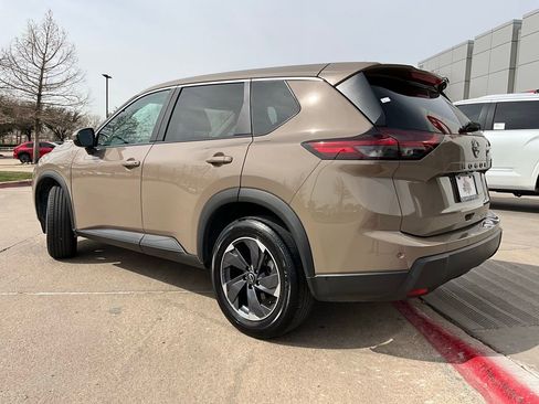 Used 2025 Nissan Rogue SV image 8