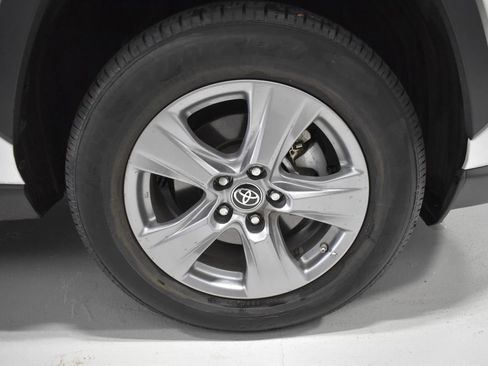 Used 2022 Toyota RAV4 LE AWD/4WD image 9