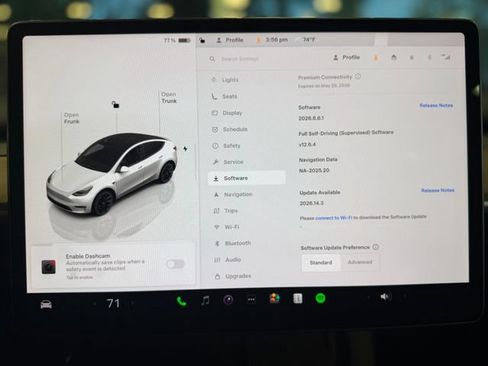 Used 2023 Tesla Model Y AWD image 32