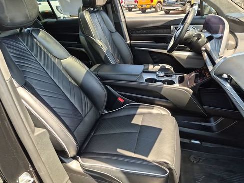 Used 2026 Cadillac Vistiq Platinum w/ LPO, Floor Liner Package AWD/4WD image 29
