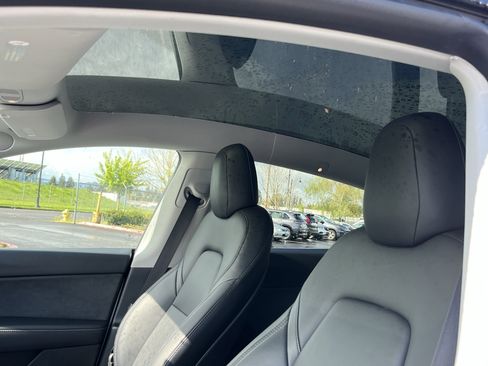 Used 2022 Tesla Model Y Long Range AWD/4WD image 18