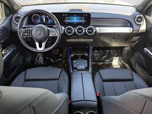 Used 2023 Mercedes-Benz GLB 250 4MATIC image 17