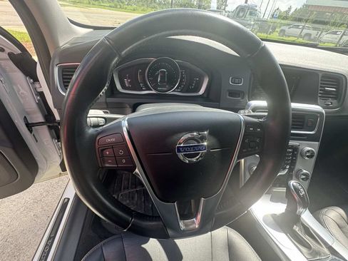 Used 2018 Volvo V60 T5 Cross Country AWD/4WD image 14